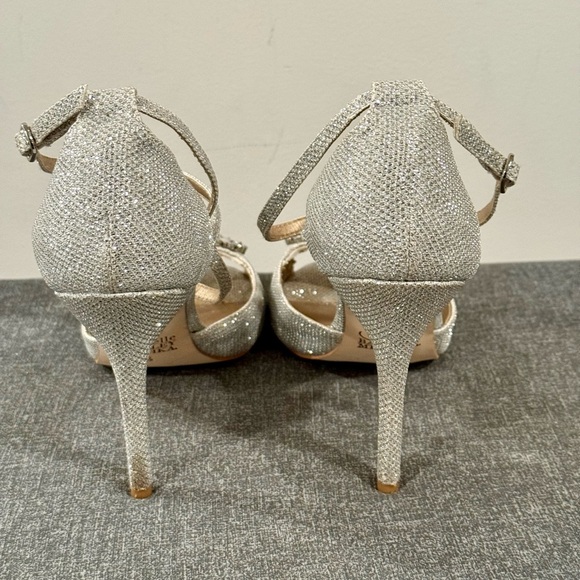 Badgley Mischka Silver Glitter Ankle Strap Heels-Crystal Embellishment Size 8.5 - Picture 8 of 12